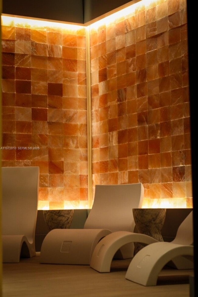 Building Photo - 333 N New River Dr E