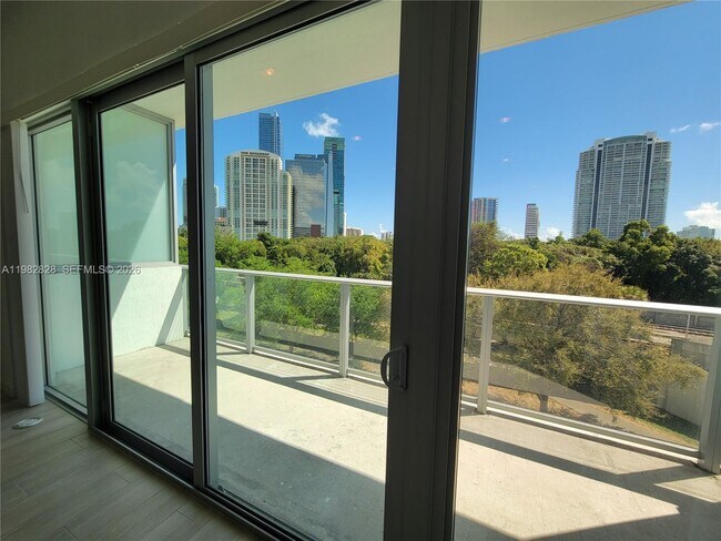 Building Photo - 1600 SW 1st Ave