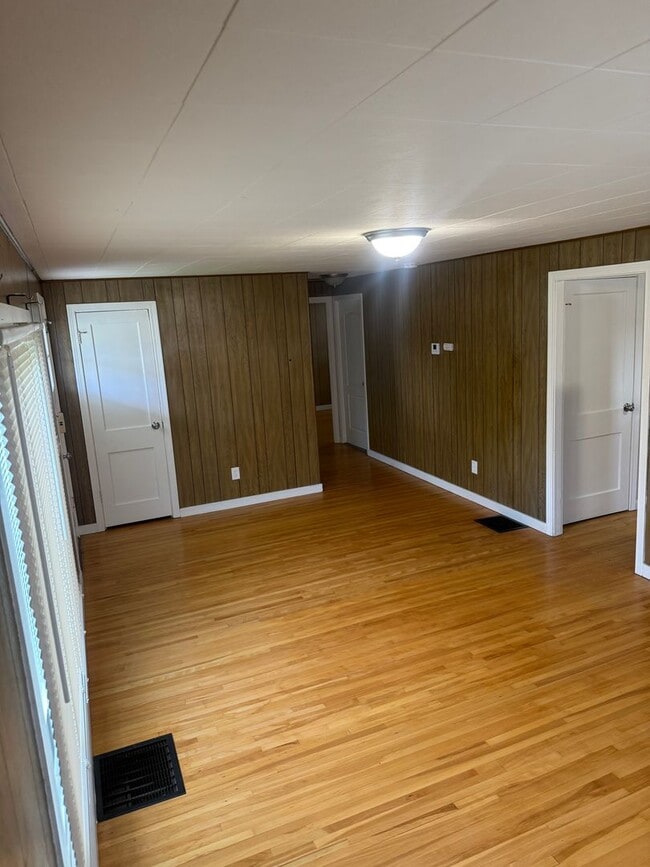 Building Photo - 106 Hoover Dr