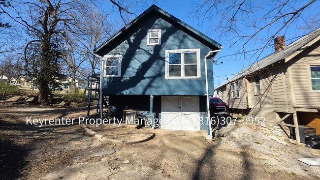 Building Photo - 2 Bed 1 Bath ready to rent!