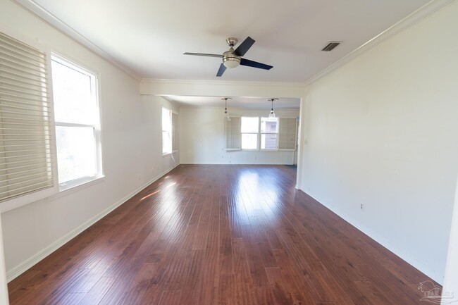 Building Photo - 802 Bayshore Dr