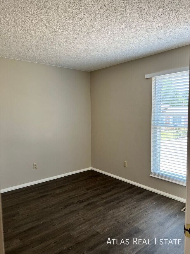 Building Photo - 11194 Forest Ave