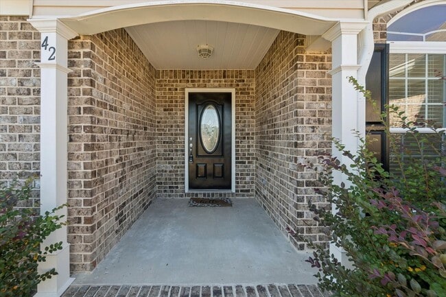 Building Photo - AVAILABLE NOW! (Pet Friendly)