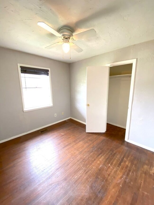 Building Photo - 3 Bed 1 Bath in the West Lawn Park Additio...