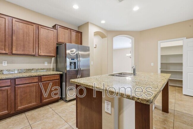 Building Photo - 2717 E Ficus Way