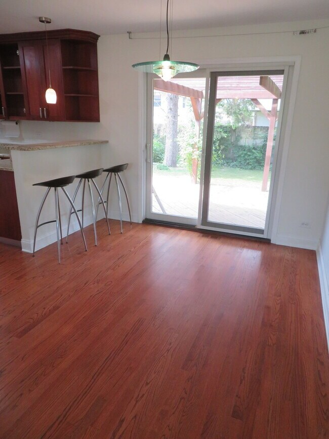 Building Photo - 932 Brantwood Ave