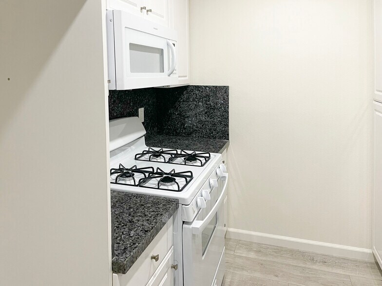 Building Photo - 409 Burchett St