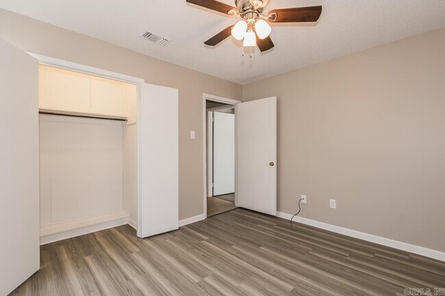Building Photo - 1576 Skyline Dr