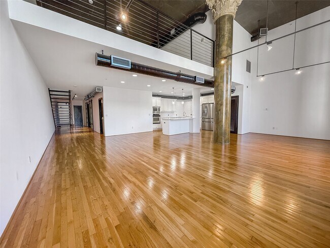 Building Photo - 1005 S Shepherd Dr