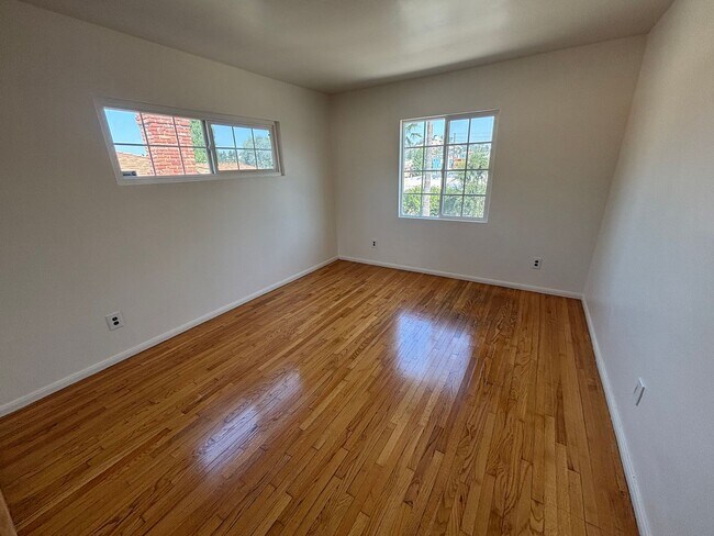 Building Photo - Beautiful 3-Bedroom Single-Story Home in Los Angeles!