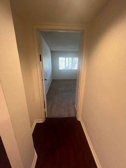 Building Photo - 501 Palisades Dr