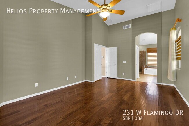 Building Photo - 231 W Flamingo Dr