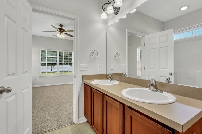 Building Photo - 145 Red Oak Dr