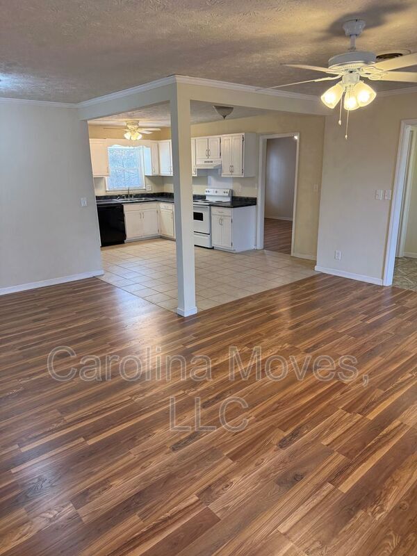 Building Photo - 11 Cooperfield Ave