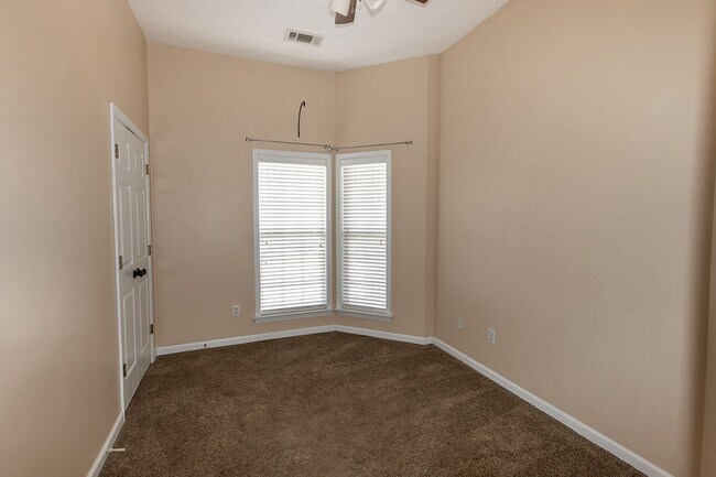Building Photo - Home for rent in Hghland Ridge