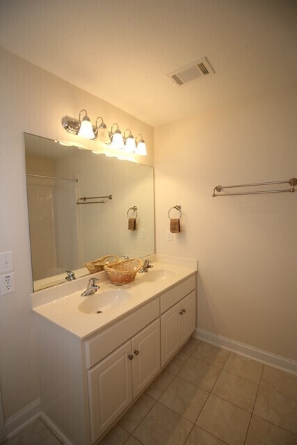 Building Photo - 535 Laniers Way