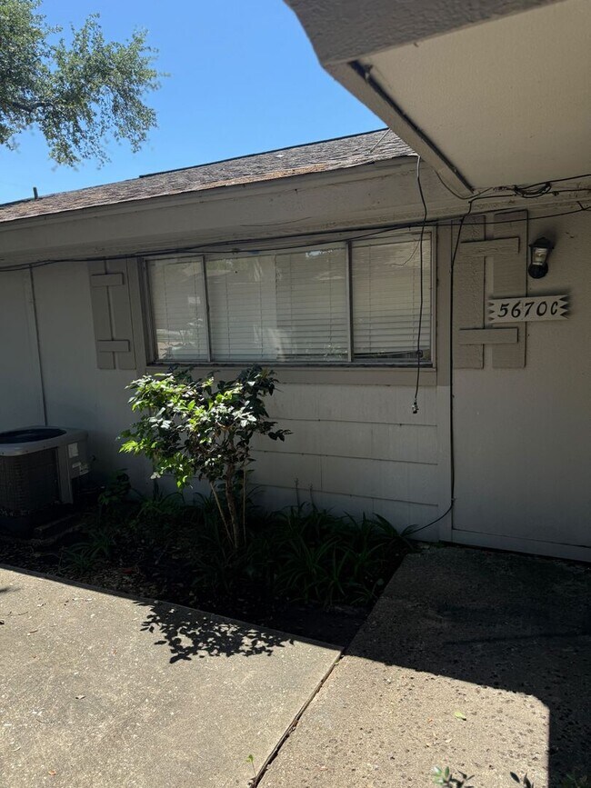 Building Photo - 2 BR 1 BA rental