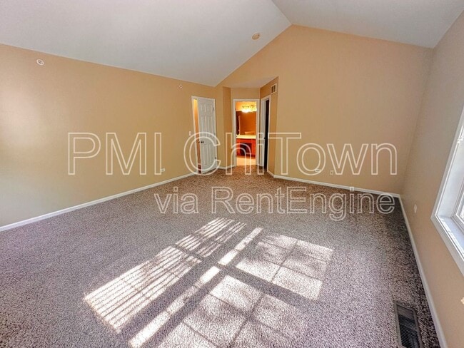Building Photo - 2144 Yale Cir