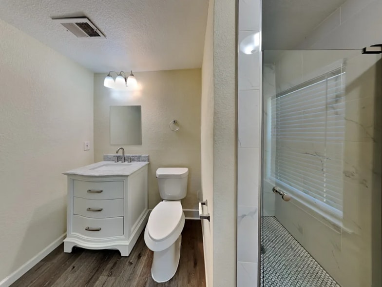 Building Photo - 5708 Kilpatrick Ave