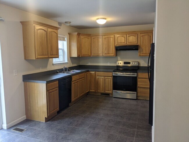 Building Photo - 3 Bedroom Townhouse for Rent in Waynesboro!