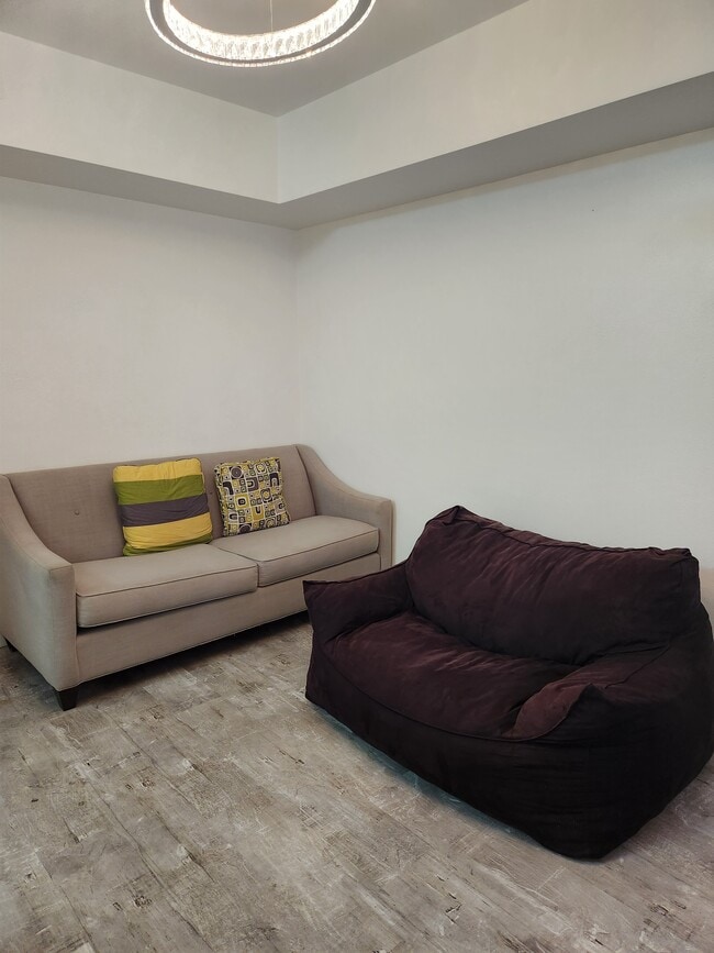 Living Room - 1701 E Colter St