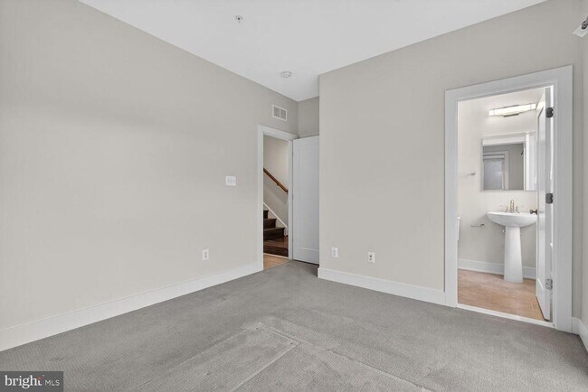 Building Photo - 10425 Fernwood Rd