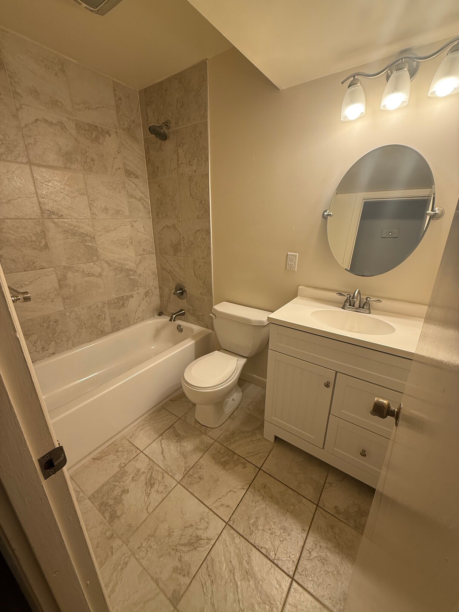 Building Photo - 425 S Church St