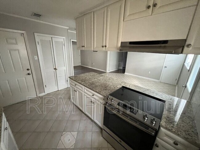 Building Photo - 5106 Tristian Ave