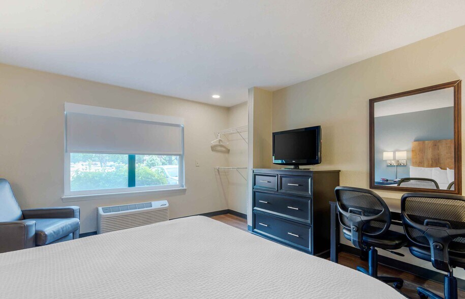 Building Photo - Furnished Studio-Washington, D.C. - Centre...