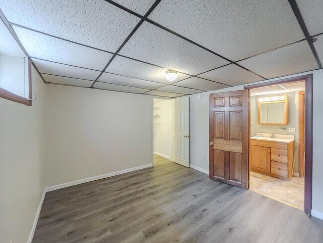 Building Photo - Refined Ranch Living in a Private Natural Setting