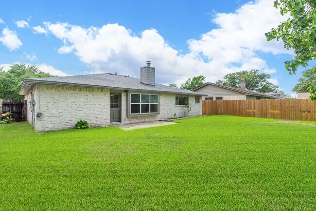 Building Photo - 16911 Bougainvilla Ln