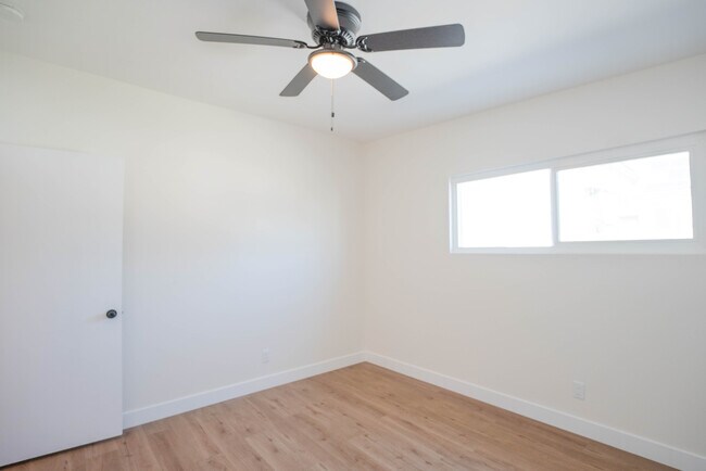 Building Photo - 821 W 167th St
