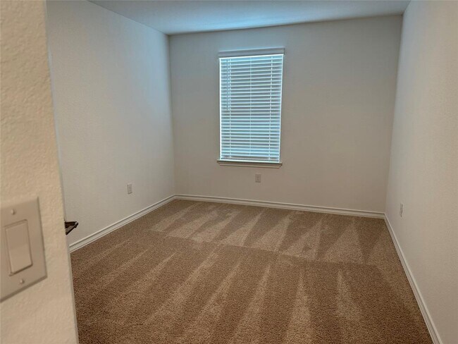 Building Photo - 2904 St Regis Dr