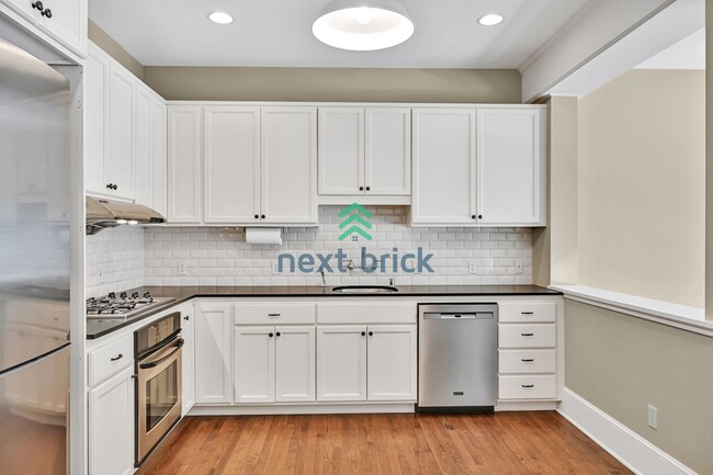 Building Photo - 1 BED & 1 BATH CONDO FOR RENT