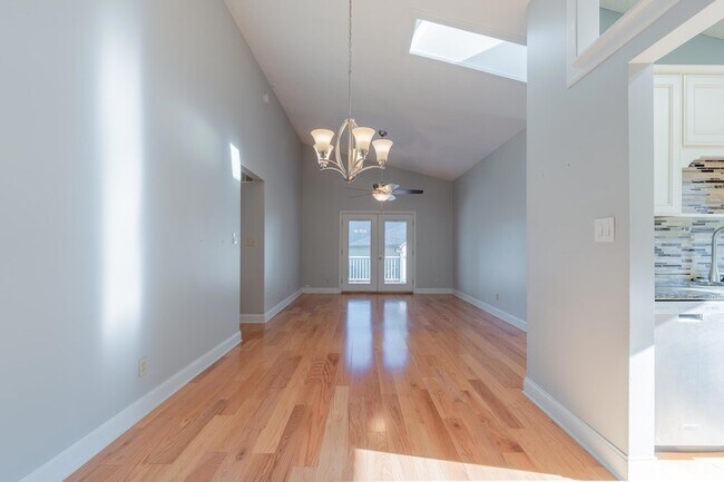 Building Photo - 657 E Heather Dr