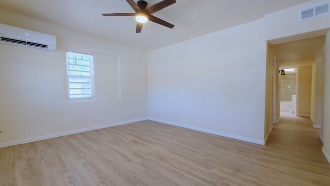 Building Photo - Newly Remodeled 3 Bedroom 2 Bath Home!