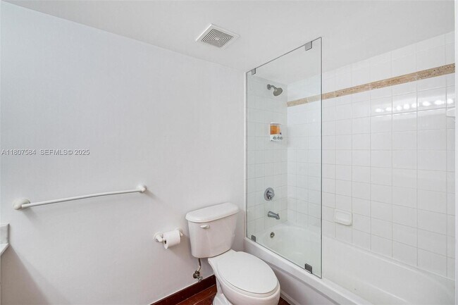 Building Photo - 1200 Brickell Bay Dr