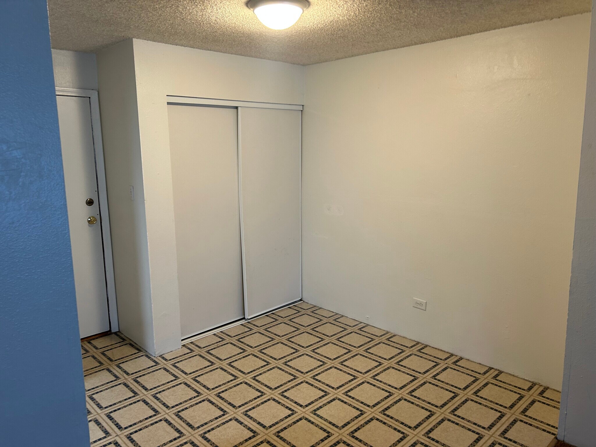 Building Photo - 707 W 96th Ave