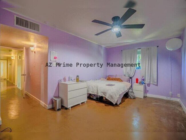 Building Photo - 351 E Encanto Dr
