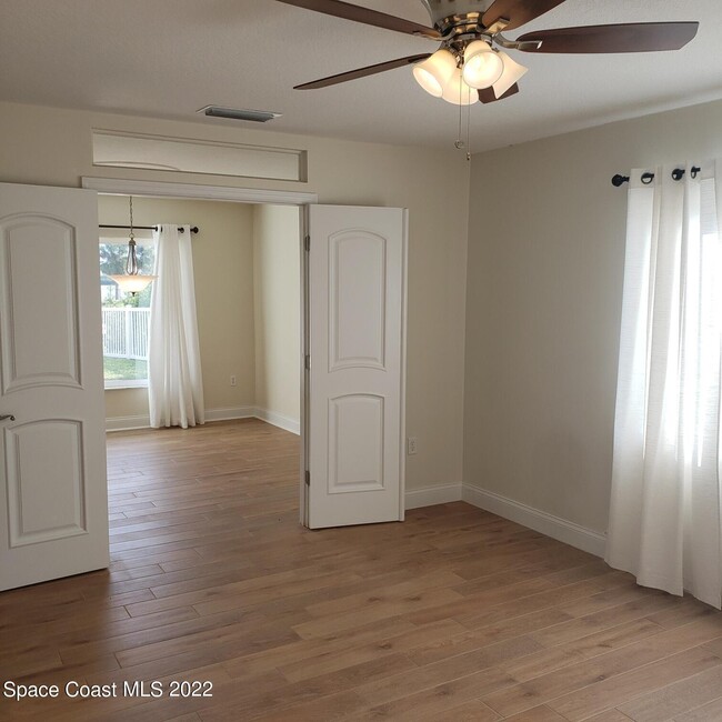 Building Photo - 215 Andros Ave