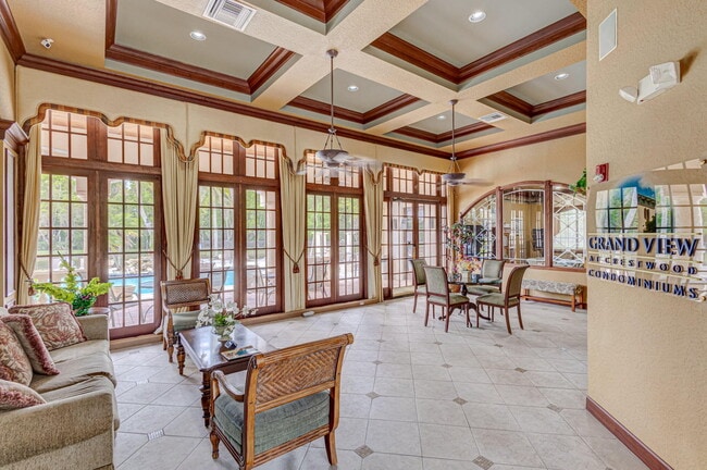 Building Photo - 1000 Crestwood Ct S