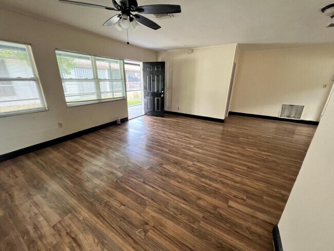 Building Photo - 347 NW 6th Ave