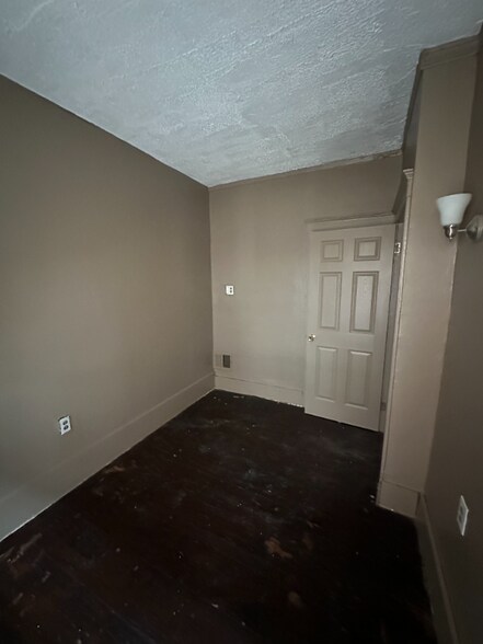 Building Photo - 4087 W Philadelphia St