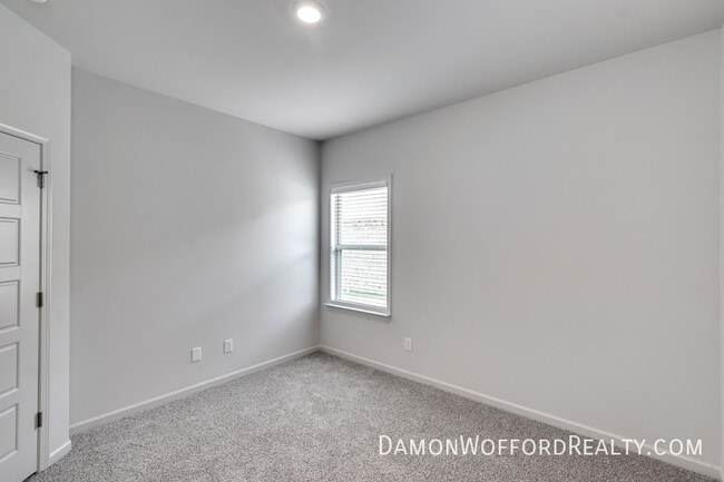 Building Photo - 533 Vista Pointe Dr