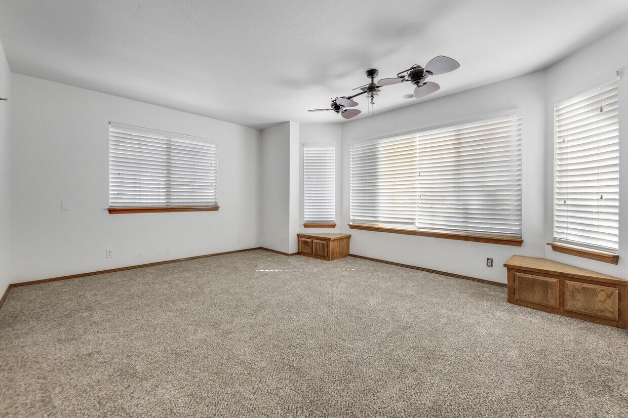 Building Photo - 2503 Brentwood Dr
