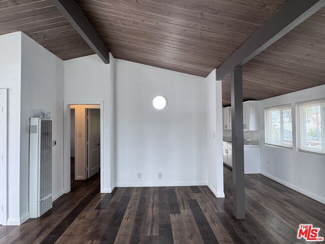 Building Photo - 4419 W Rosecrans Ave