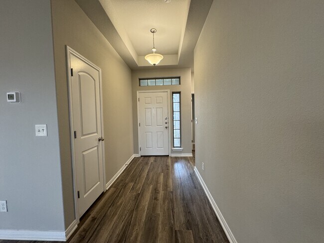 Building Photo - 612 Parkfield Ln