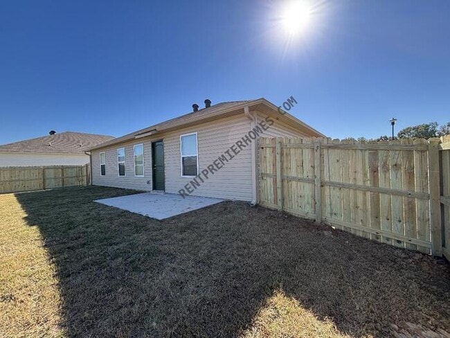 Building Photo - 34-10 10 Point Ln