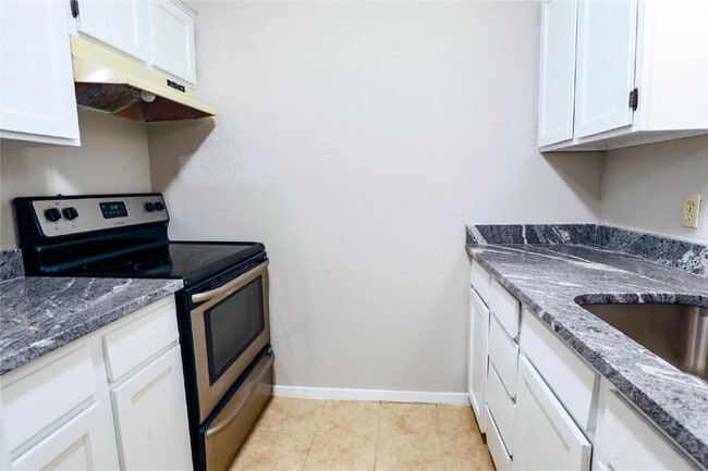 Building Photo - Move in Ready Duplex in Arlington!