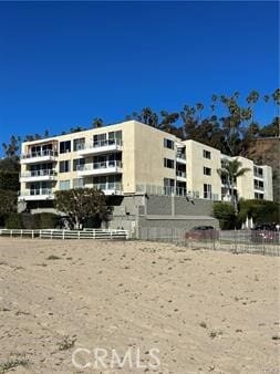 Building Photo - 723 Palisades Beach Rd